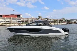 Thumbnail von Cruisers Yachts 42 GLS OB