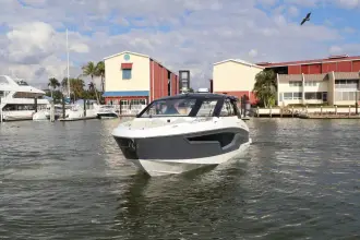 Thumbnail von Cruisers Yachts 42 GLS OB