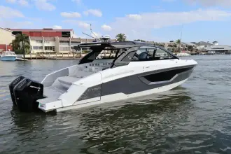 Thumbnail von Cruisers Yachts 42 GLS OB