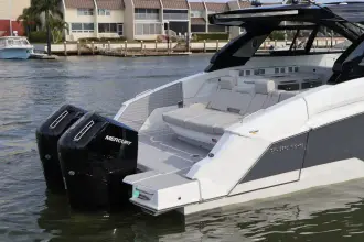 Thumbnail von Cruisers Yachts 42 GLS OB