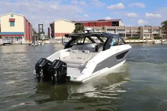 Thumbnail von Cruisers Yachts 42 GLS OB
