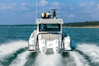 Thumbnail von Cruisers Yachts 38 VTR EC