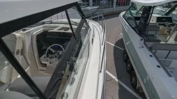 Thumbnail von Boston Whaler 325 Conquest