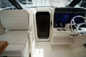 Thumbnail von Boston Whaler 325 Conquest