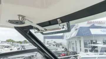 Thumbnail von Boston Whaler 325 Conquest