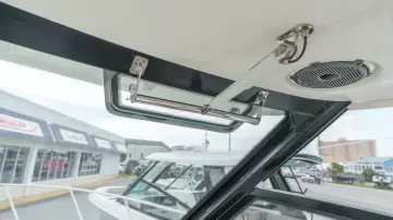 Thumbnail von Boston Whaler 325 Conquest