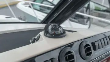 Thumbnail von Boston Whaler 325 Conquest