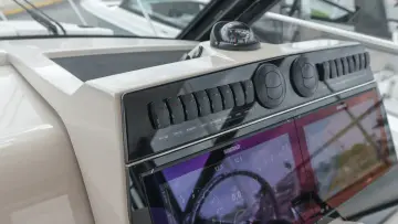 Thumbnail von Boston Whaler 325 Conquest