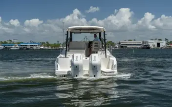 Thumbnail von Boston Whaler 325 Conquest