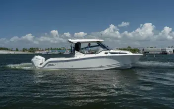 Thumbnail von Boston Whaler 325 Conquest