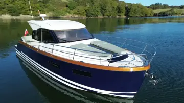 Rustler 41 Red Ensign - 2746