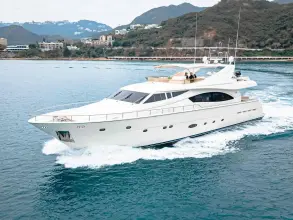 Thumbnail von Ferretti Yachts 800