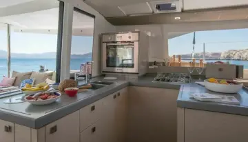 Thumbnail von Fountaine Pajot Astrea 42