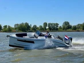Maxima 800 Cabin