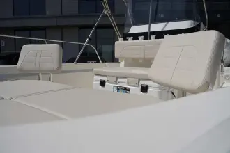 Thumbnail von Boston Whaler 210 Montauk
