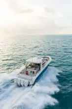 Thumbnail von Boston Whaler 420 Outrage