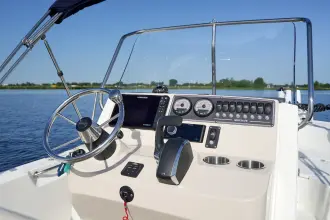 Thumbnail von Boston Whaler 210 Montauk