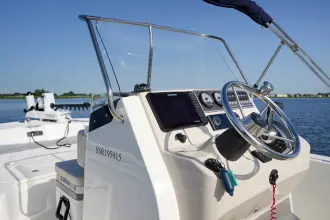 Thumbnail von Boston Whaler 210 Montauk