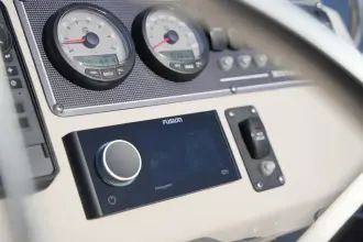 Thumbnail von Boston Whaler 210 Montauk