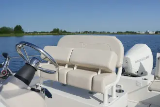 Thumbnail von Boston Whaler 210 Montauk