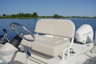 Thumbnail von Boston Whaler 210 Montauk