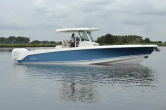 Thumbnail von Boston Whaler 330 Outrage