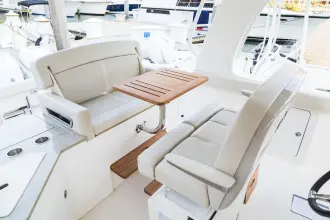 Thumbnail von Boston Whaler 350 Realm
