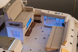 Thumbnail von Boston Whaler 380 Realm