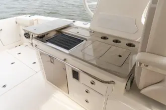 Thumbnail von Boston Whaler 380 Realm