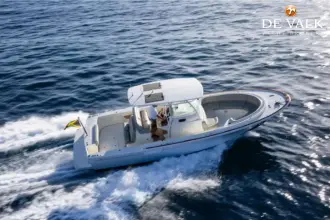 Hunt Yachts 32 Centre Console