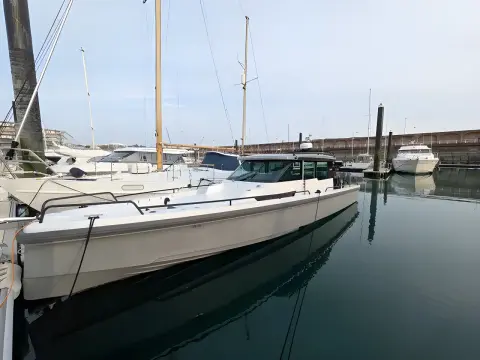 Axopar 37 Sport Cabin Axopar