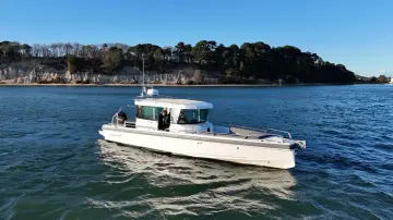 Axopar 28 Cabin