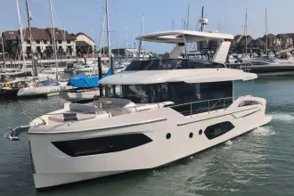 Absolute Navetta 53