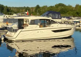 Thumbnail von Sealine C330 Fully Serviced April 2026