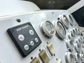 Thumbnail von Fountain 48 Express Cruiser Generator & Air Con