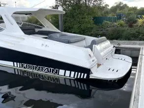 Thumbnail von Fountain 48 Express Cruiser Generator & Air Con