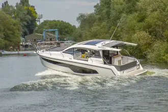 Thumbnail von Sealine C335 Available Now