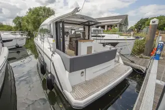 Thumbnail von Sealine C335 Available Now