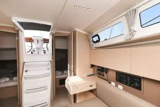 Thumbnail von Beneteau Oceanis 35.1