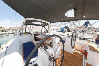 Thumbnail von Beneteau Oceanis 35.1