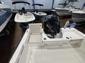 Thumbnail von Boston Whaler 210 Montauk