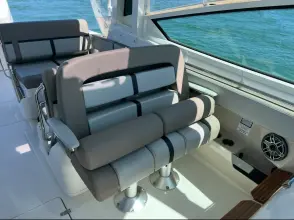 Thumbnail von Boston Whaler 330 Vantage