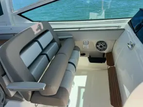 Thumbnail von Boston Whaler 330 Vantage
