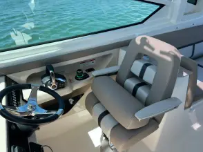 Thumbnail von Boston Whaler 330 Vantage