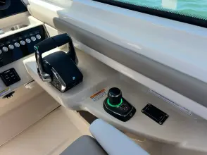 Thumbnail von Boston Whaler 330 Vantage