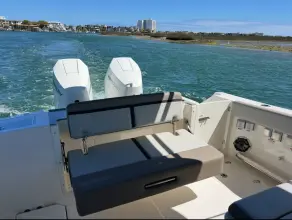 Thumbnail von Boston Whaler 330 Vantage