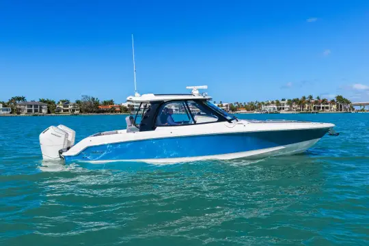Boston Whaler 380 Realm