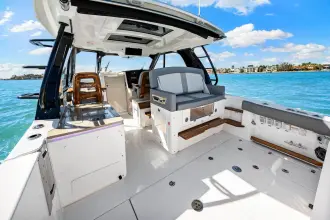 Thumbnail von Boston Whaler 380 Realm