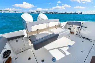 Thumbnail von Boston Whaler 380 Realm
