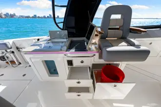 Thumbnail von Boston Whaler 380 Realm